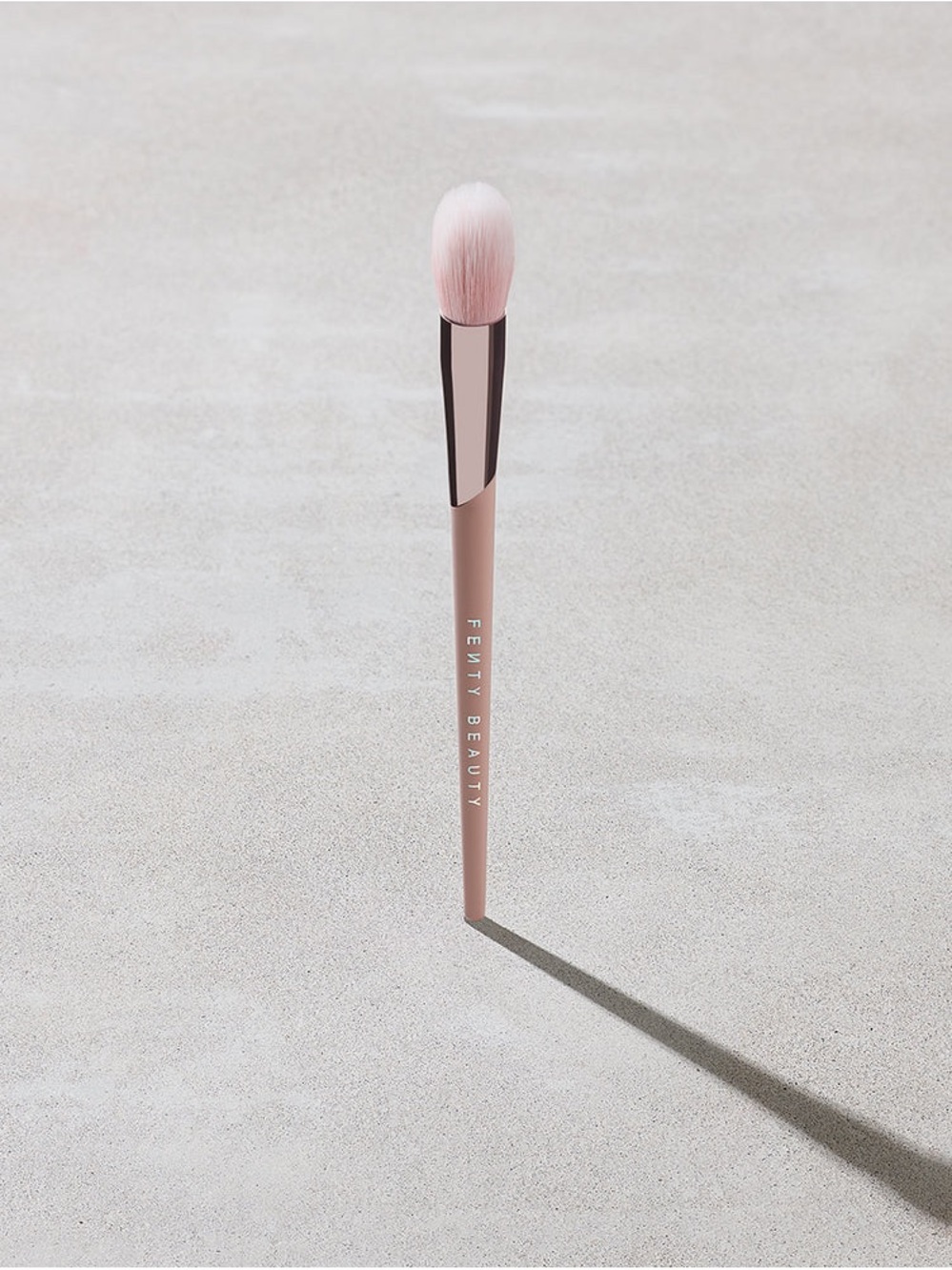 Fenty Beauty Precision Highlighter Brush 135 NEW